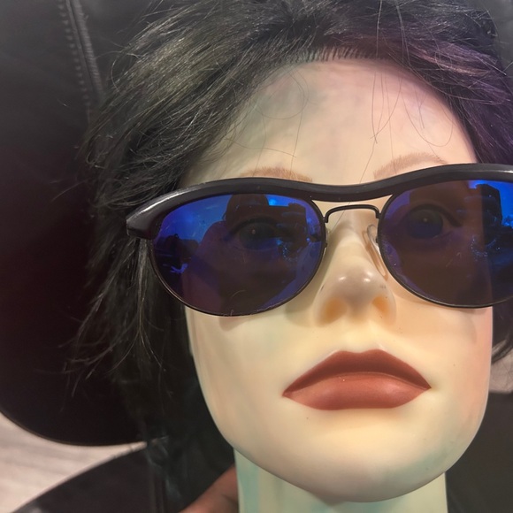 Stylish Blue Cat-Eye Sunglasses